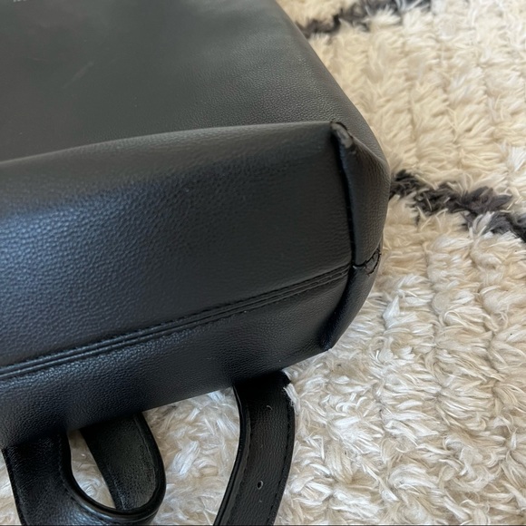 Black Pebble Vegan Leather Backpack * Co-lab * GUC - Picture 4 of 8